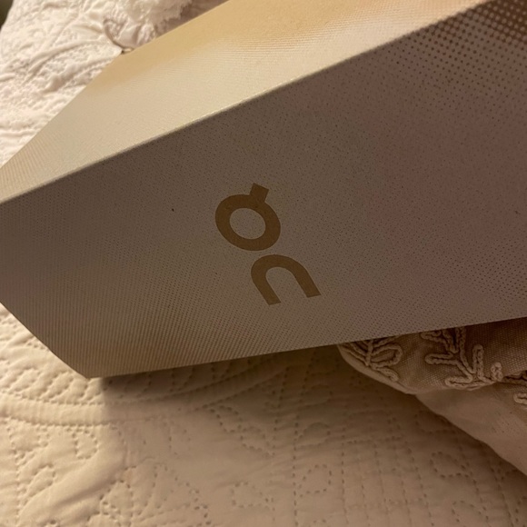 On Running Cloudvista Waterproof women’s athletic shoes size 7.5w - Picture 5 of 5